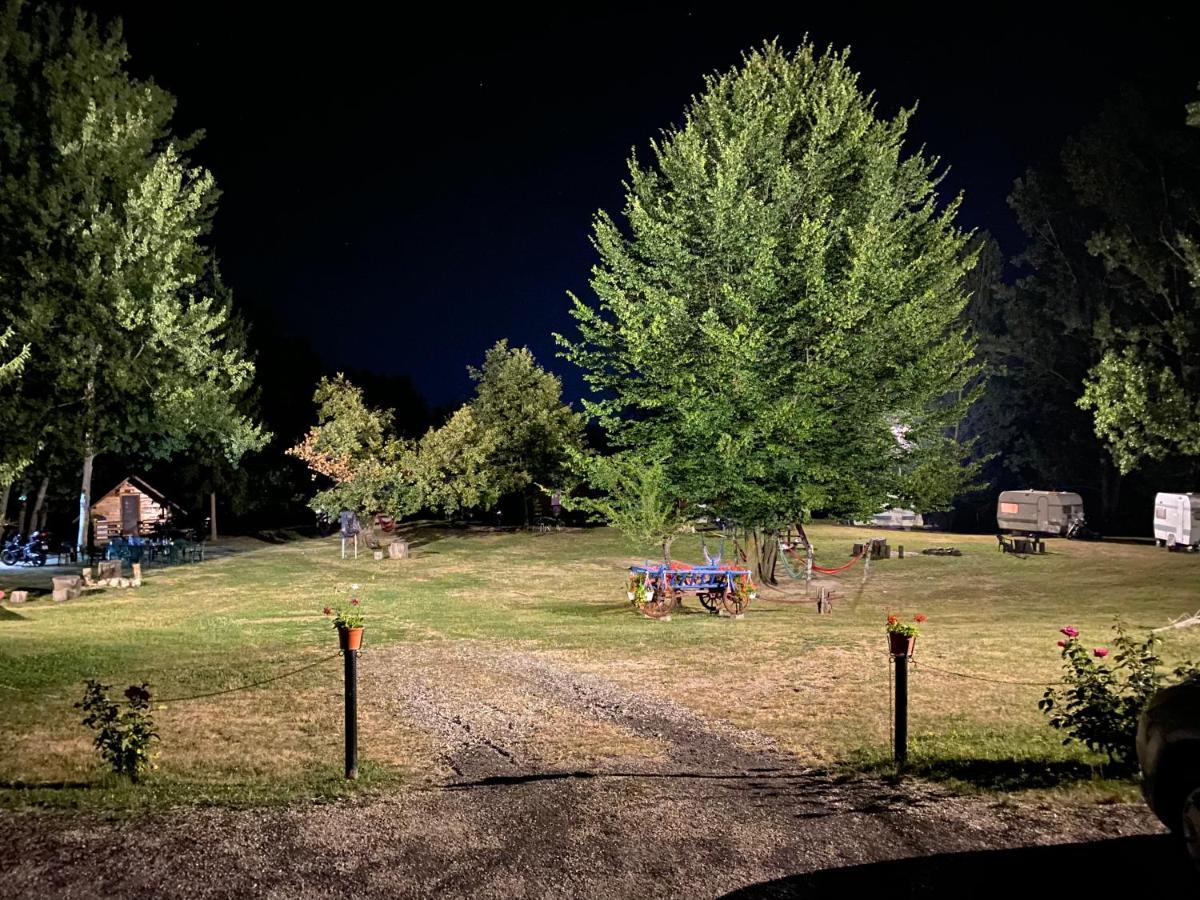 Camping Dragoske Ciofrîngeni エクステリア 写真